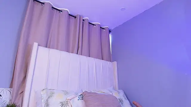 Shenoa1 online show from November 6, 2025, 12:17 pm