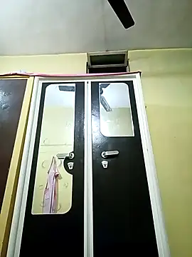 heenage online show from October 29, 2025, 5:04 pm