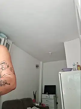 luuhcat09 online show from November 14, 2025, 7:01 pm