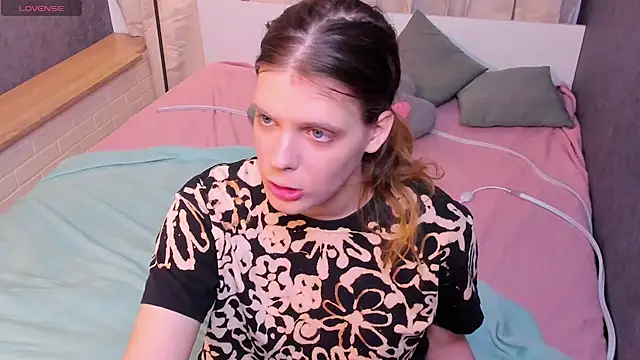 KIKI Krash online show from March 15, 2026, 10:43 am