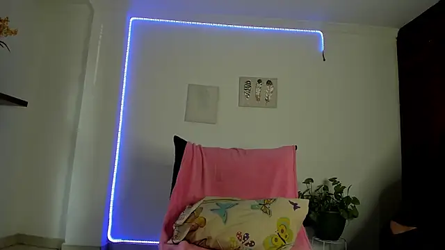 anniesweet- online show from November 25, 2025, 1:33 pm