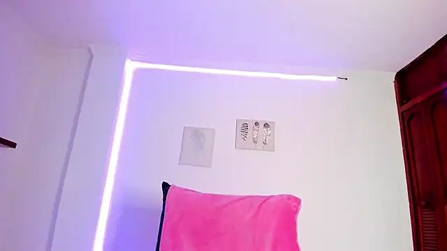 anniesweet- online show from April 17, 2026, 1:03 pm