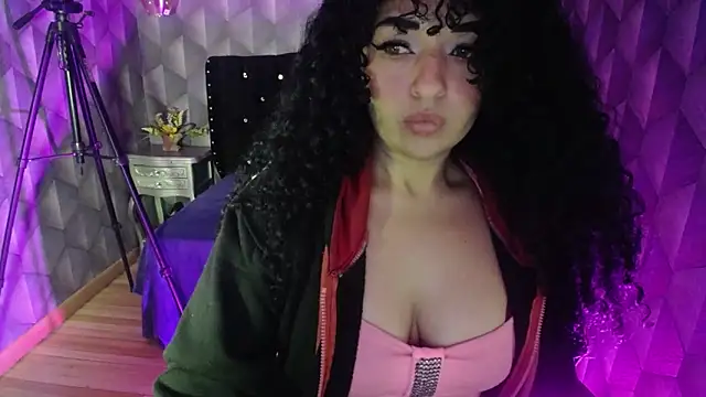 Sofiacowperx online show from February 26, 2025, 4:56 pm