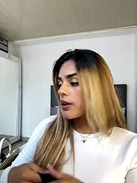 ZoeJohnsoon online show from January 8, 2026, 3:25 pm