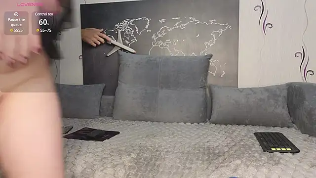 Snapshot of Secret-Smile chatting on March 18, 2025, 9:43 pm Secret-Smile online show from March 18, 2025, 9:43 pm