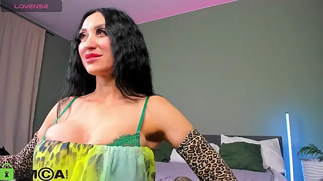 Margaret Clark  online show from February 26, 2025, 1:19 pm