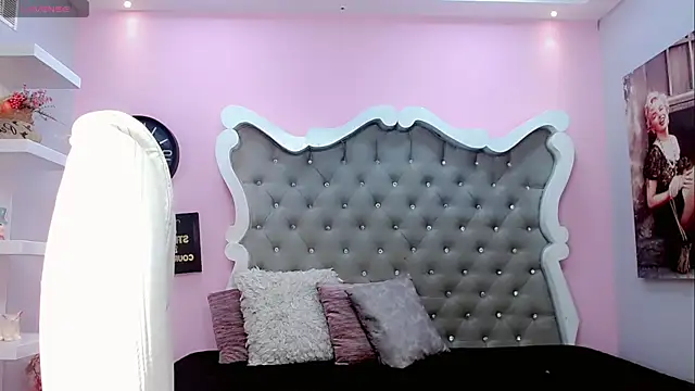 Snapshot of Sophia-Isabella chatting on January 20, 2025, 11:10 pm Sophia-Isabella online show from January 20, 2025, 11:10 pm