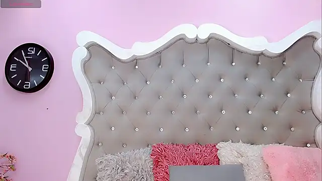 Snapshot of Sophia-Isabella chatting on February 23, 2025, 7:49 pm Sophia-Isabella online show from February 23, 2025, 7:49 pm