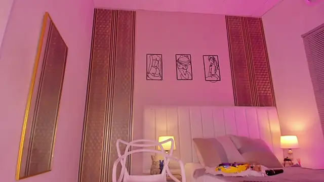 zoe sky  online show from November 4, 2025, 11:42 am