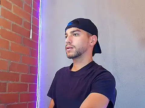 Leandro valenzuela online show from November 11, 2025, 3:56 pm