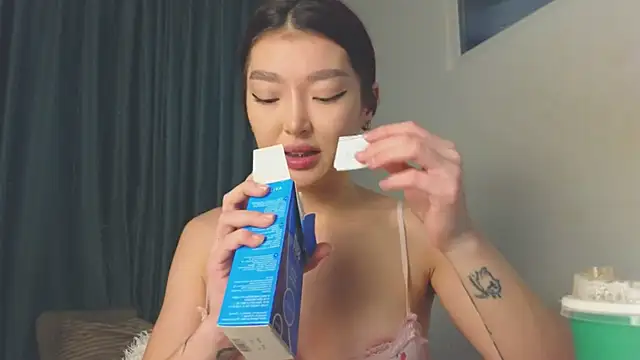 AudreyMell online show from March 17, 2026, 2:42 pm