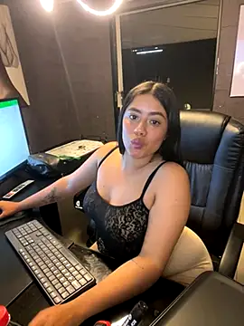 ElaaPerez online show from October 10, 2025, 7:35 pm