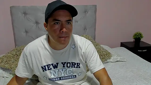 Jhonatan Morales S online show from October 12, 2025, 3:27 am