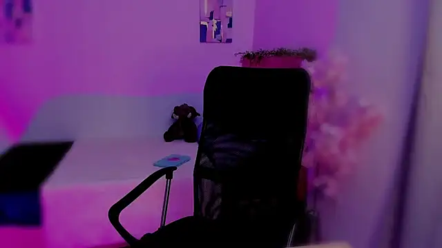 Charlee pink online show from November 15, 2025, 7:21 pm