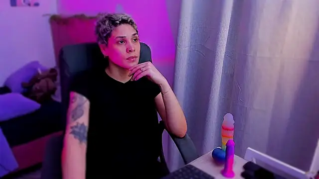 Charlee pink online show from November 29, 2025, 4:59 am