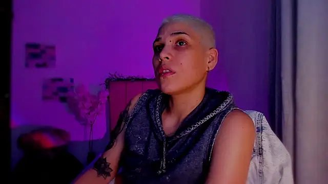 Charlee pink online show from February 25, 2026, 4:44 am