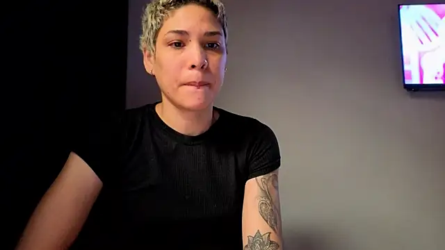 Snapshot of Charlee_pink chatting on July 11, 2026, 3:26 pm Charlee pink online show from July 11, 2026, 3:26 pm