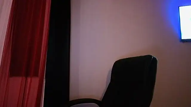 Snapshot of Charlee_pink chatting on July 12, 2026, 3:30 am Charlee pink online show from July 12, 2026, 3:30 am