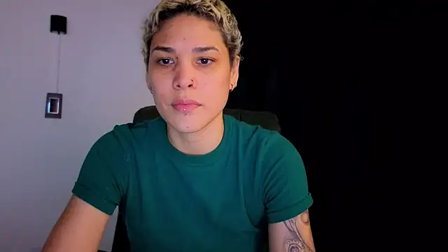 Snapshot of Charlee_pink chatting on July 15, 2026, 7:19 pm Charlee pink online show from July 15, 2026, 7:19 pm