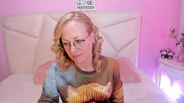 Snapshot of SammySanders chatting on September 17, 2025, 5:03 pm SammySanders online show from September 17, 2025, 5:03 pm