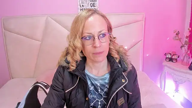 Snapshot of SammySanders chatting on October 4, 2025, 12:47 pm SammySanders online show from October 4, 2025, 12:47 pm