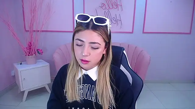 channel blonde a online show from December 9, 2024, 4:58 pm