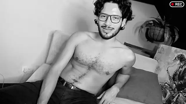 Nicholasrodrii online show from March 18, 2025, 2:04 am