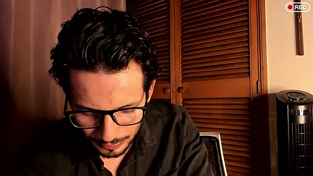 Nicholasrodrii online show from September 8, 2025, 11:37 pm