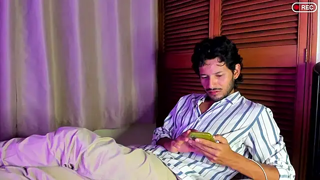 Nicholasrodrii online show from September 24, 2025, 12:36 am