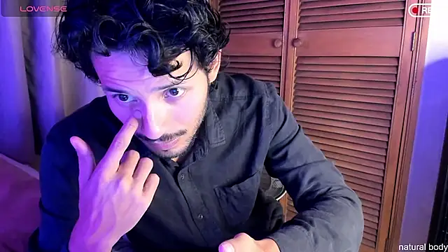 Nicholasrodrii online show from October 18, 2025, 10:32 pm