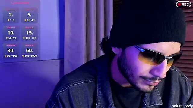 Nicholasrodrii online show from October 24, 2025, 11:56 pm