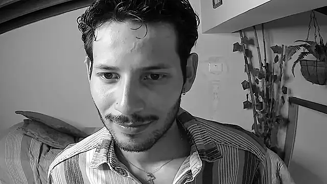 Nicholasrodrii online show from June 25, 2026, 9:41 pm