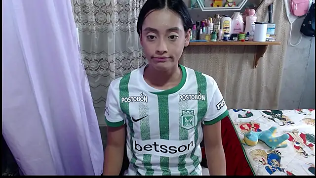 Lunawillis online show from December 17, 2025, 6:58 pm