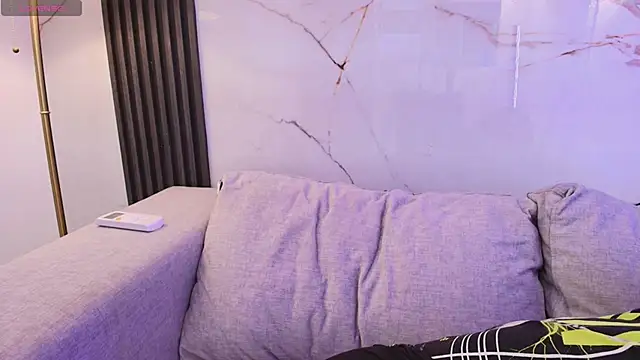 EvaHalsey online show from September 12, 2025, 8:31 pm