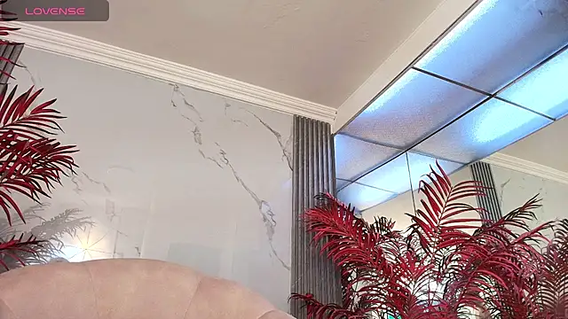 EvaHalsey online show from September 15, 2025, 7:36 pm