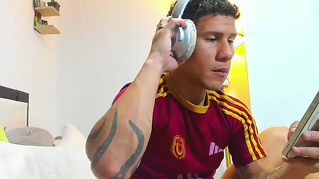 nakedfoam1 online show from April 21, 2026, 4:19 am