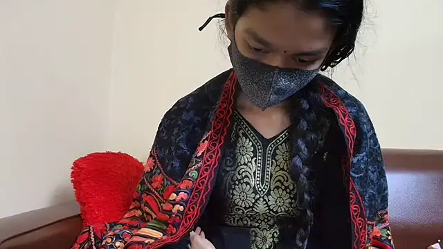 Srabontii online show from December 2, 2025, 6:47 pm