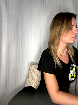 Milla  one online show from November 7, 2025, 2:06 pm