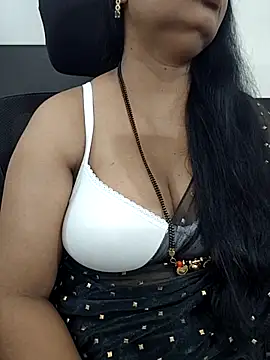 Snapshot of Deepthi_Mysore chatting on October 15, 2025, 4:18 pm Deepthi Mysore online show from October 15, 2025, 4:18 pm