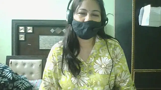 couplesuni online show from May 18, 2026, 2:18 am