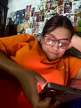 dafne19  online show from October 18, 2025, 5:32 am