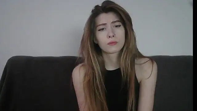 ErikaShyy online show from January 14, 2025, 1:28 pm