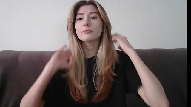 ErikaShyy online show from February 6, 2025, 10:15 am