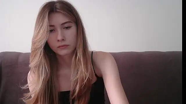 ErikaShyy online show from February 13, 2025, 10:34 am