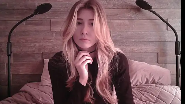 ErikaShyy online show from February 26, 2025, 11:30 am