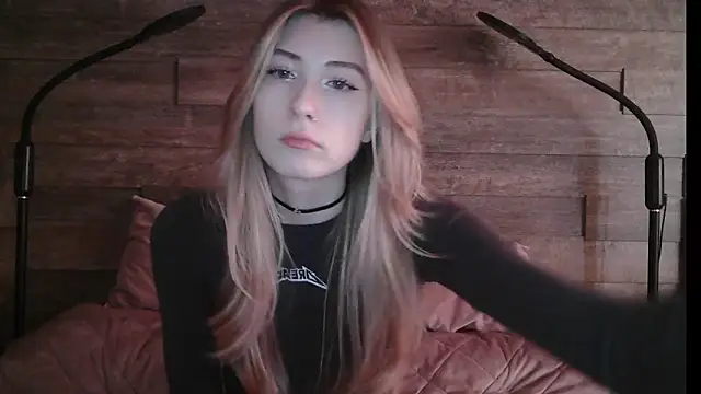 ErikaShyy online show from March 10, 2025, 11:10 am