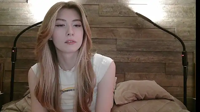 ErikaShyy online show from March 12, 2025, 11:42 am