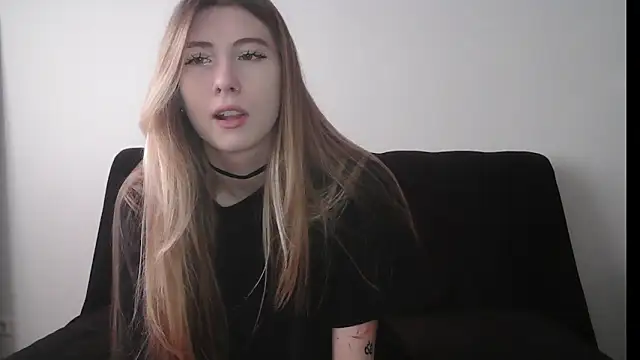 ErikaShyy online show from October 9, 2025, 10:46 am