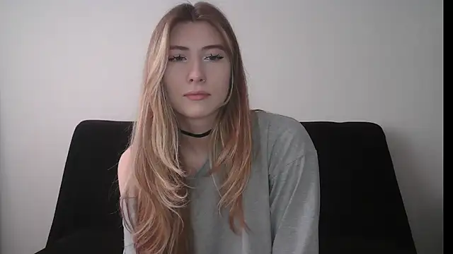 ErikaShyy online show from October 14, 2025, 11:00 am