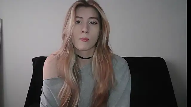 ErikaShyy online show from October 29, 2025, 10:50 am